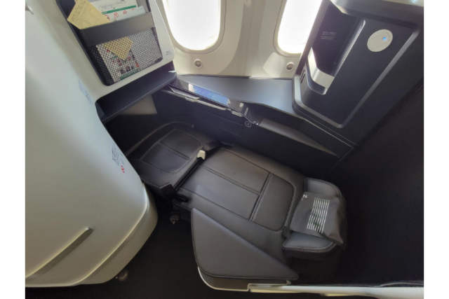 大注目の新航空会社 Zipair ジップエア でロサンゼルスへ 機内食 フルフラットシートの座席 サービスの体験レポ 旅pocket